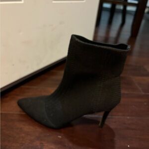 Pointed bootie